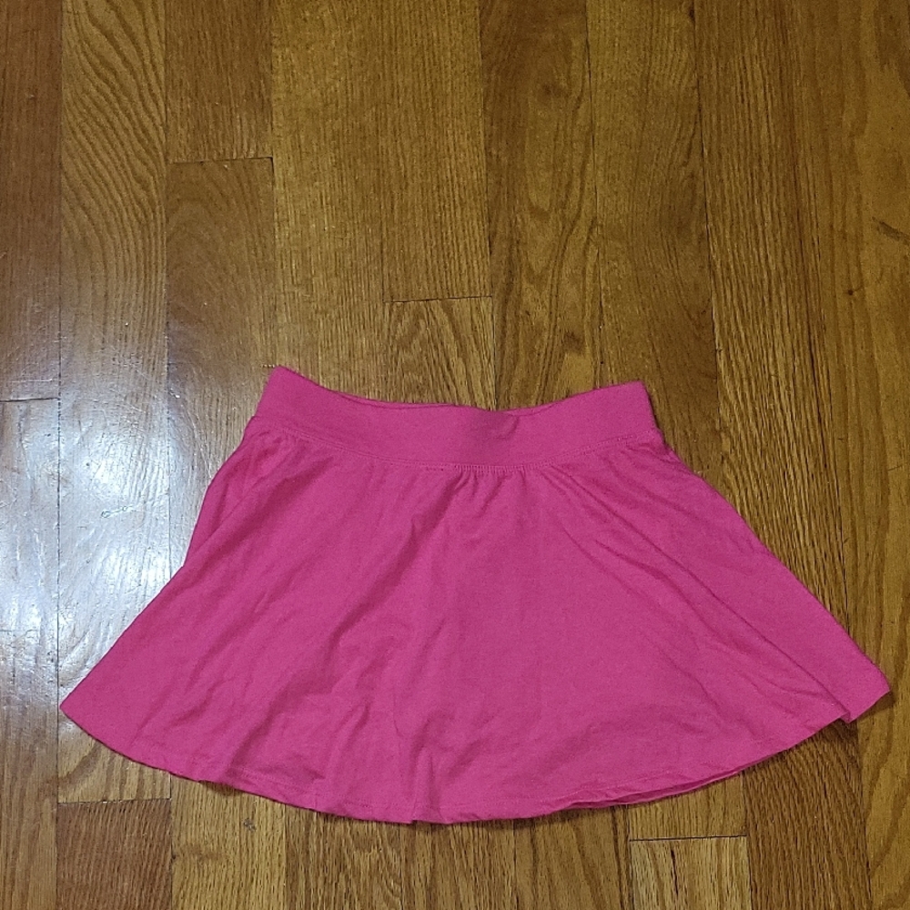 Girls pink skorts.